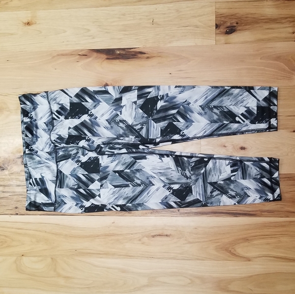 Active Leggings - Picture 2 of 4